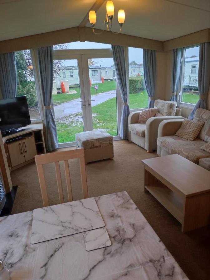 Swift Johnson Hotel Parkeston Bagian luar foto