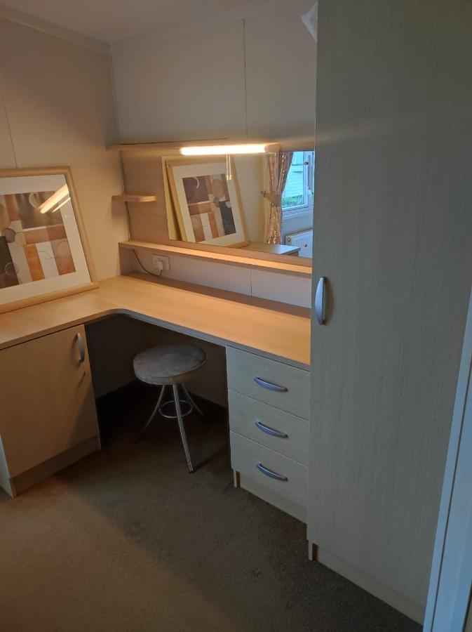 Swift Johnson Hotel Parkeston Bagian luar foto
