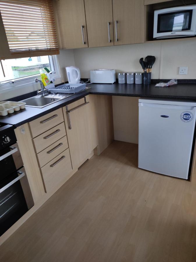 Swift Johnson Hotel Parkeston Bagian luar foto