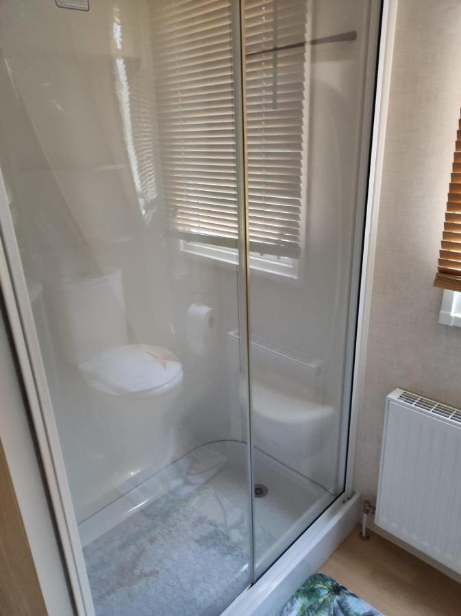 Swift Johnson Hotel Parkeston Bagian luar foto